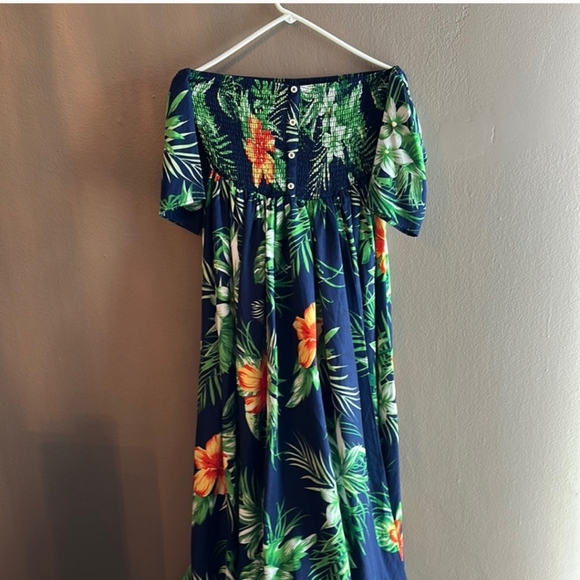 Beautiful Off-Shoulder Floral Smocked Maxi Dress - Picture 4 of 6